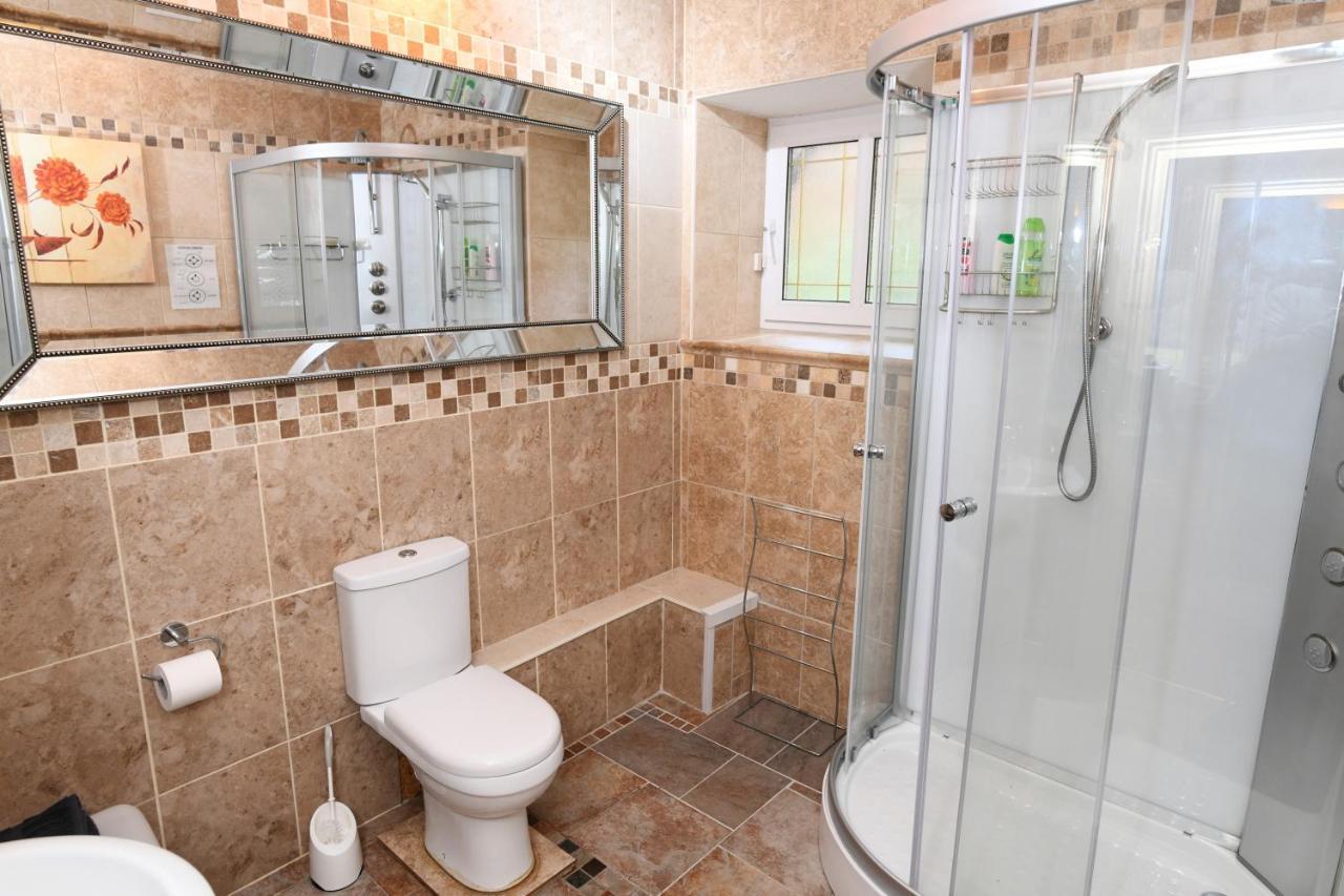 Luxury Suite In Quiet Countryside Location Swansea Kültér fotó